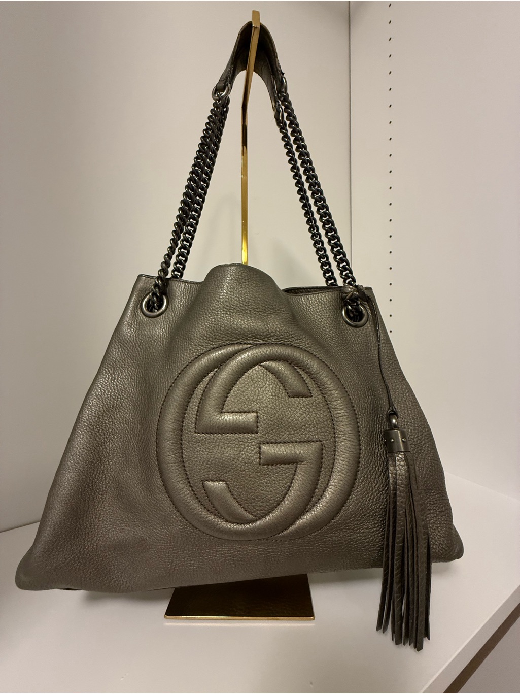 Gucci Pebbled Leather Shoulder Bag In Charcoal With Tassel